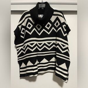 BNWT Old Navy B/W Printed Cowl Neck Poncho